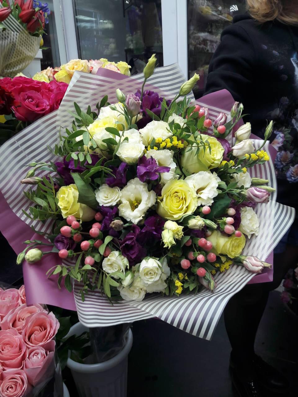 Букеты цветов в магазине